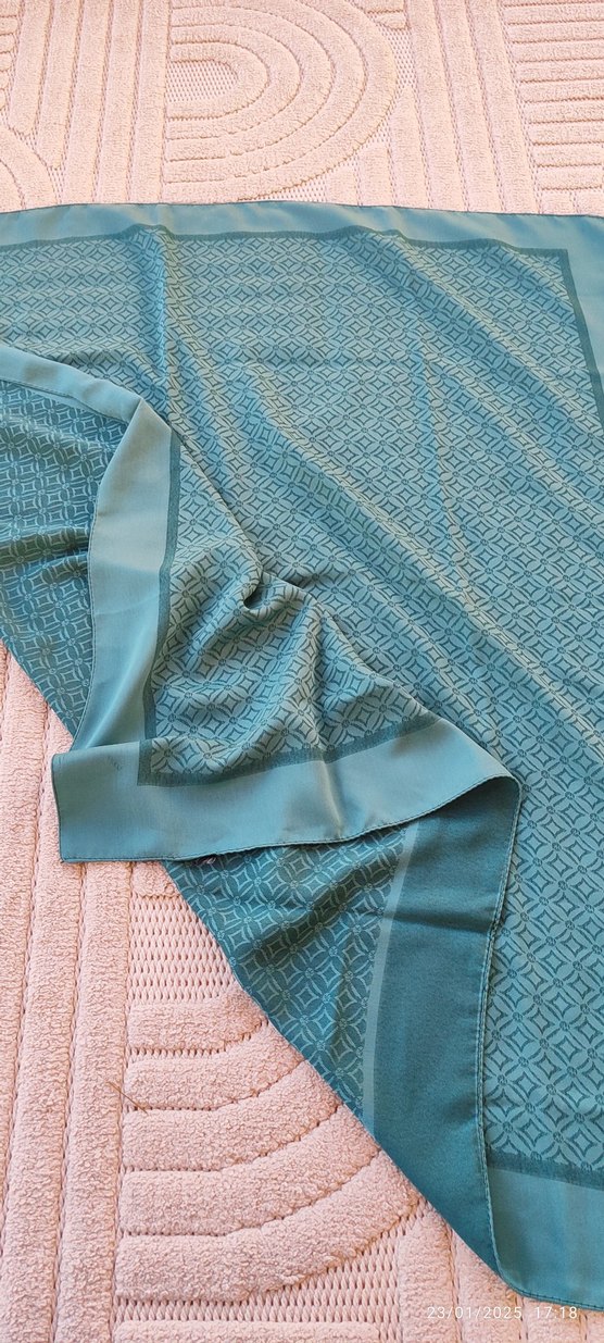 Turkuaz Desenli Kadın Eşarp - Görsel 2