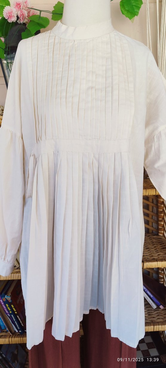 Piliseli Beyaz Nervürlü keten gömlek - Görsel 2