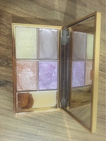 Sleek Makeup solstice aydınlatıcı paleti