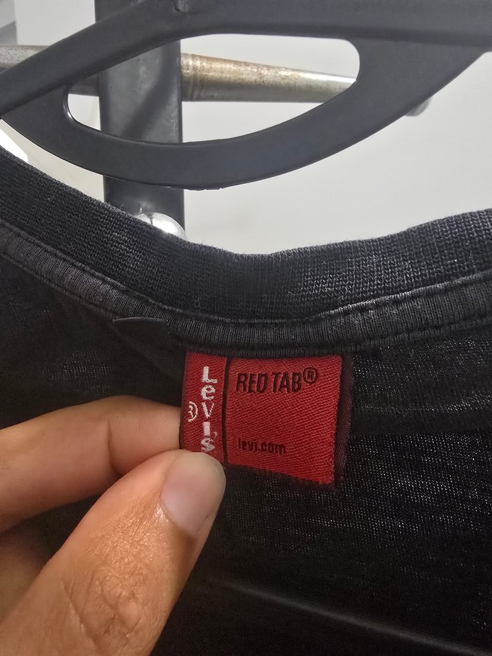 Levis 501 Siyah Baskılı Tişört — görsel 3/3