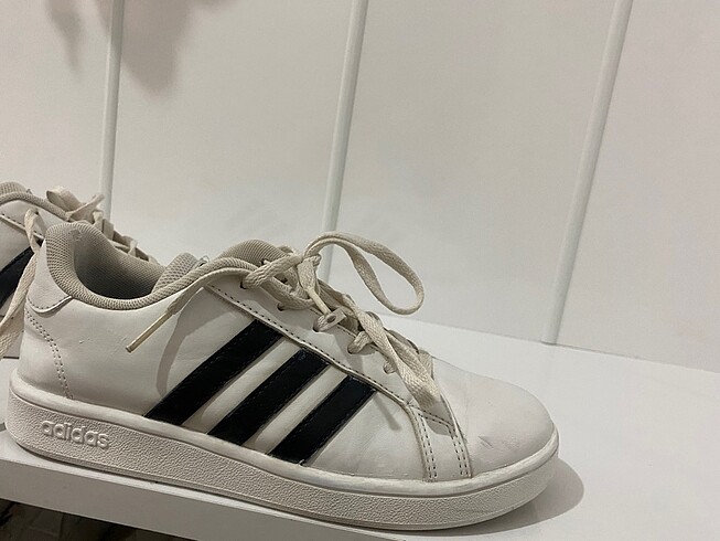 36 Beden beyaz Renk Orijinal Adidas ayakkabı