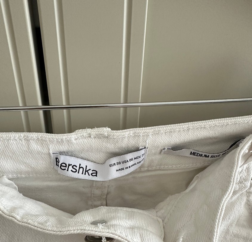 Kadın Beyaz Mini Kot Şort Bol Kesim - Görsel 3