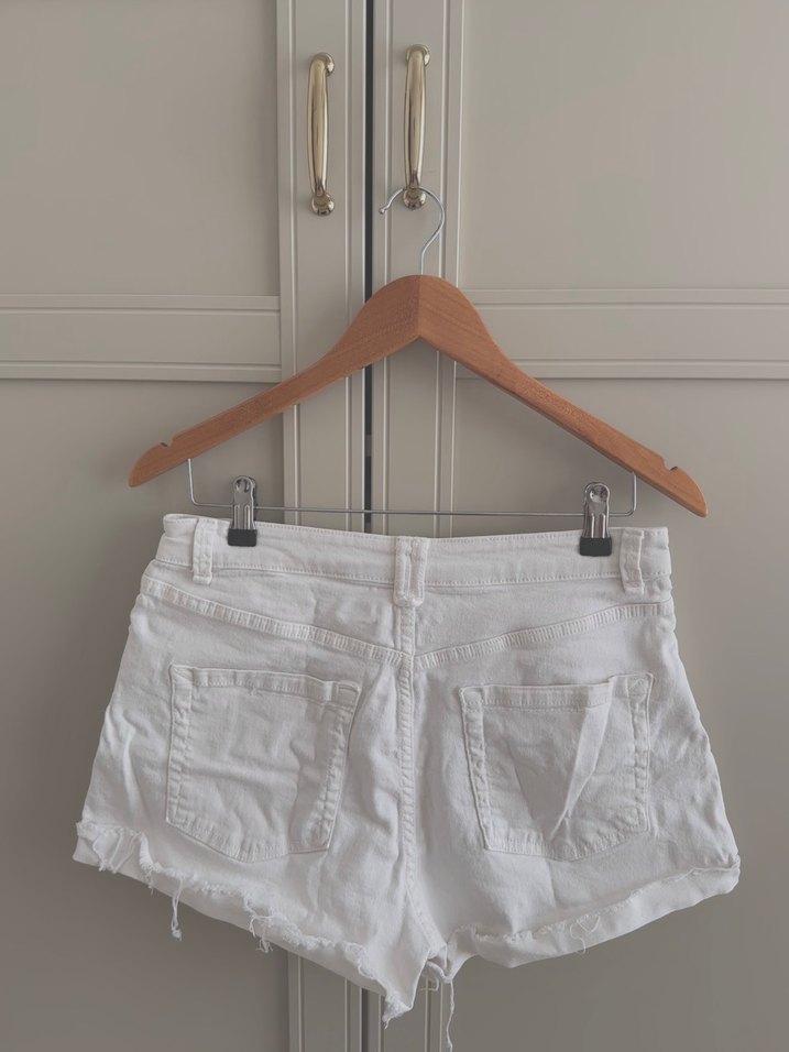 Kadın Beyaz Mini Kot Şort Bol Kesim - Görsel 2