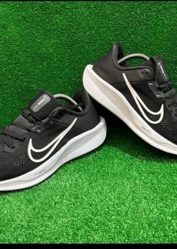 Nike Siyah Beyaz Spor Ayakkabisi