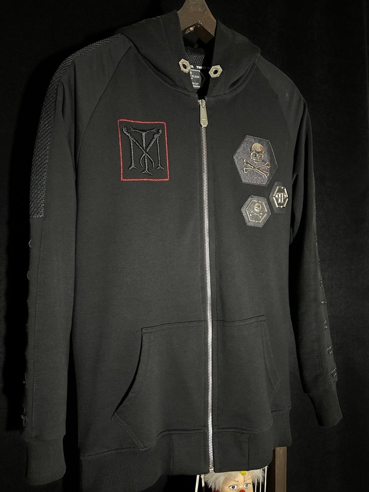 Siyah Nakışlı Fermuarlı Hırka - Görsel 3