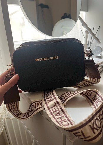 Michael Kors Lacivert Monogramli Omuz Cantasi