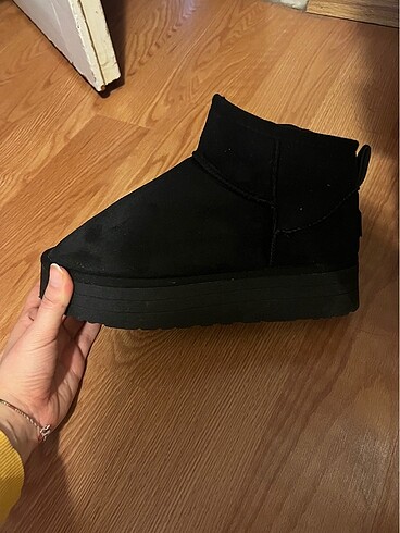 Siyah UGG