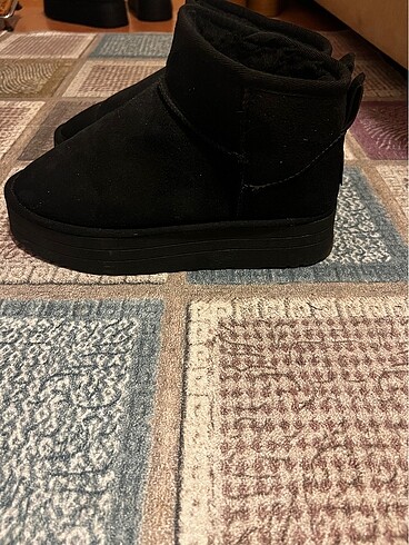 39 Beden Siyah UGG