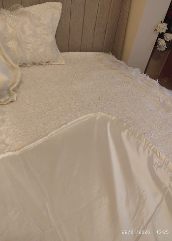 Beyaz Yatak Örtüsü - Görsel 8