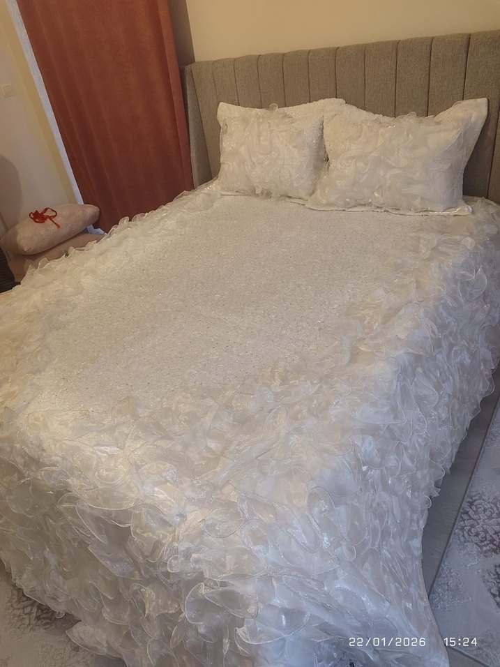 Beyaz Yatak Örtüsü - Görsel 3