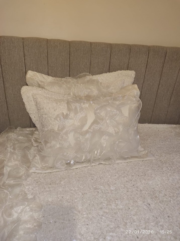 Beyaz Yatak Örtüsü - Görsel 5