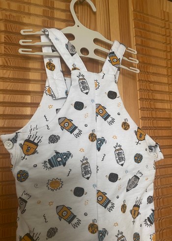 Erkek Çocuk Desenli Askılı Tulum - Görsel 4