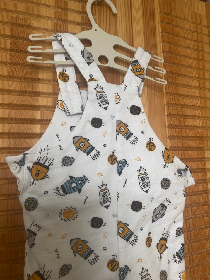 Erkek Çocuk Desenli Askılı Tulum - Görsel 4