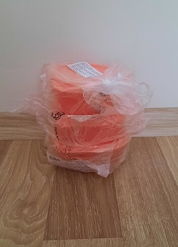 Tupperware 