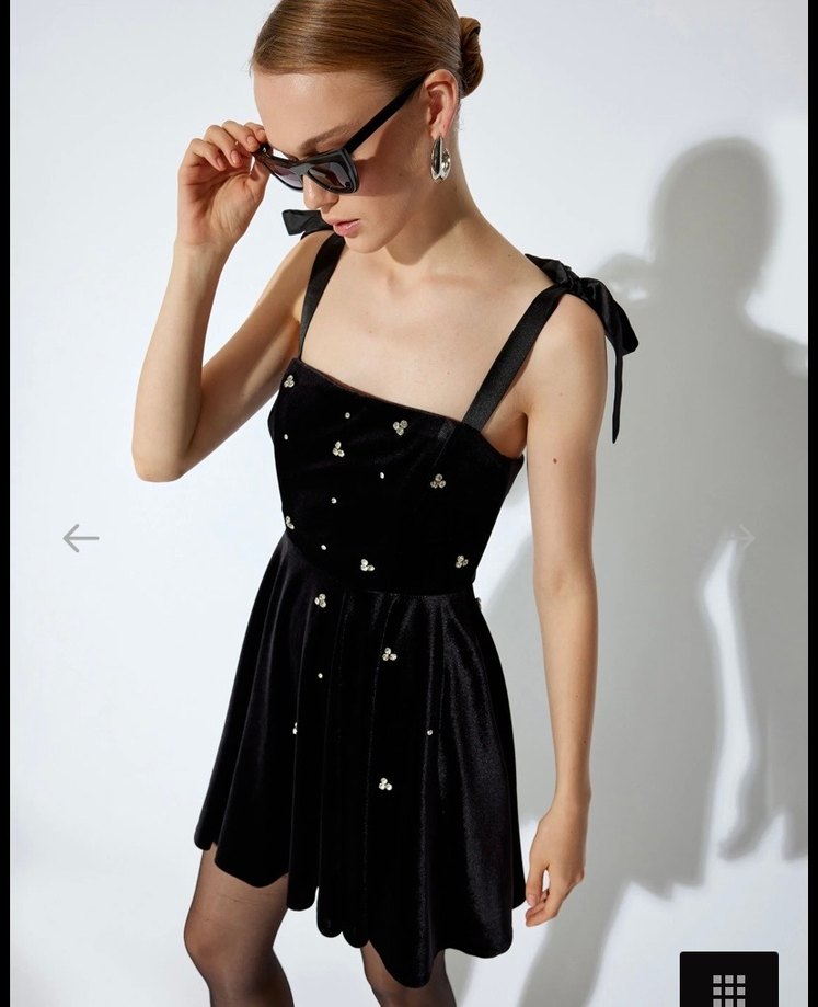 Siyah Kadife Taşlı Fiyonk Detaylı Mini Elbise - Görsel 4