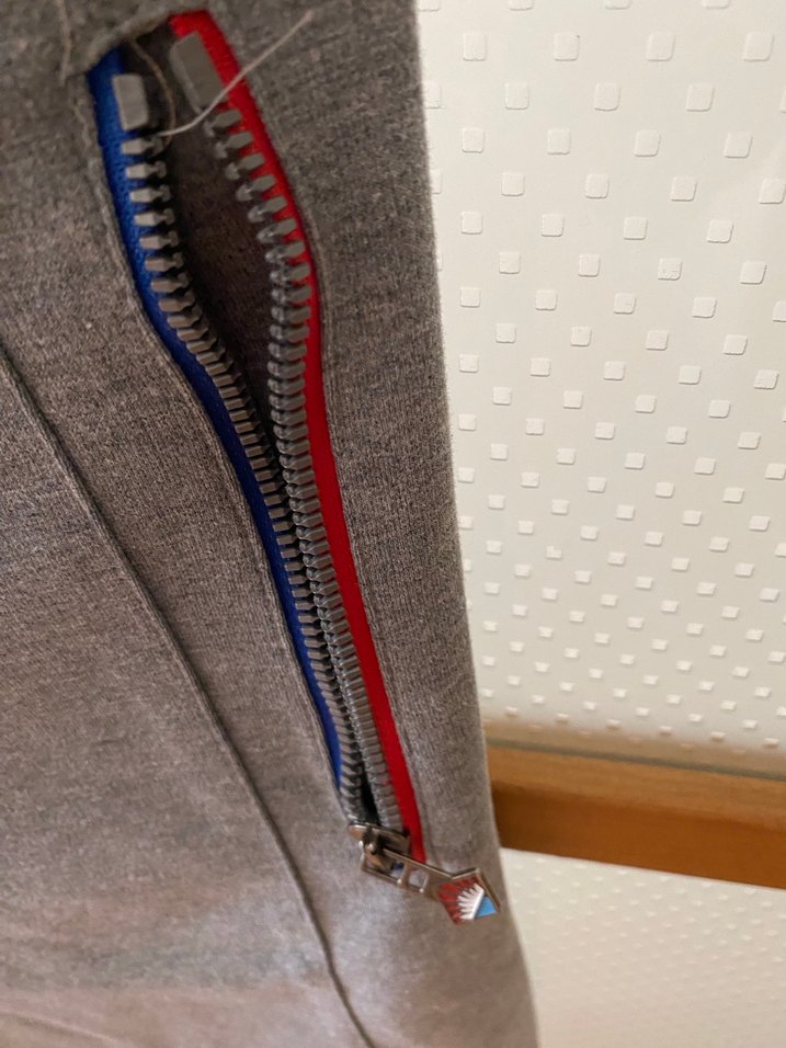 Bahçeşehir Gri- cepleri fermuarlı okul şortu - Görsel 3