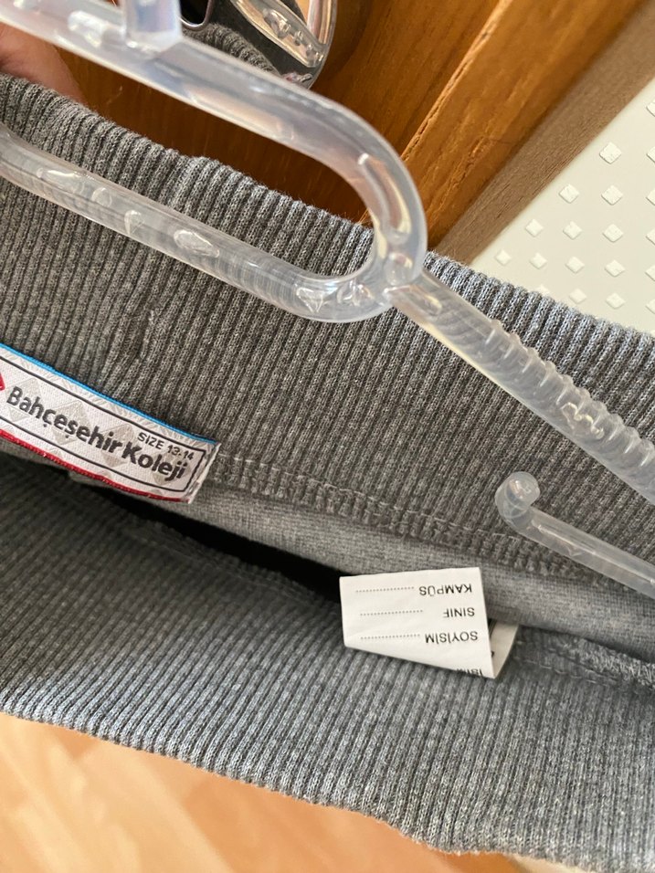 Bahçeşehir Gri- cepleri fermuarlı okul şortu - Görsel 2