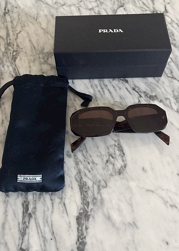 Prada ürünü