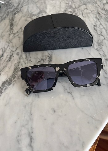 Prada ürünü
