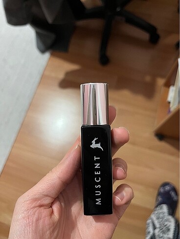GIVENCHY Linterdit intense Muscent N370