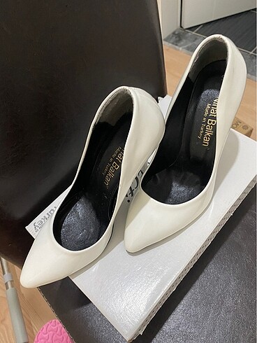 Diğer beyaz stiletto