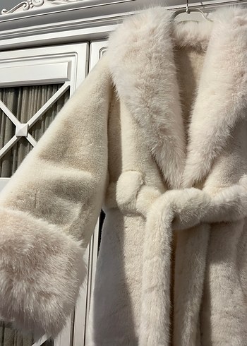 Beyaz Kadın Suni Kürk Kemerli Kaban - Görsel 7