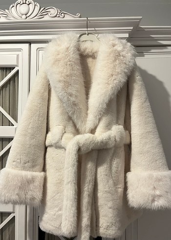 Beyaz Kadın Suni Kürk Kemerli Kaban - Görsel 2