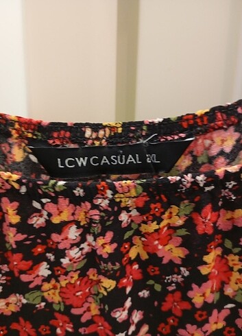 LC Waikiki Yırtmaçlı çiçekli elbise