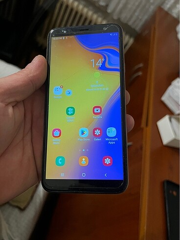 Samsung J4+