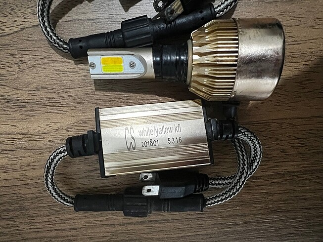 Beyaz ve sarı Led far
