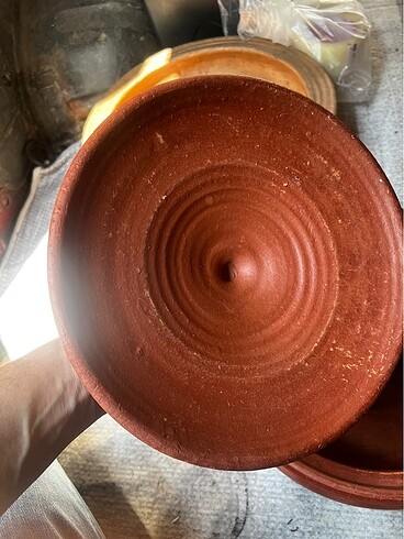Beden Toprakta yapılmış güveç kabı ve kapak
