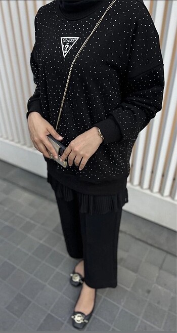 Guess taşlı sweat