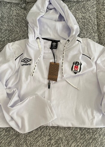 Beşiktaş Beyaz Kapüşonlu Fermuarlı Kadın Eşofman Üstü