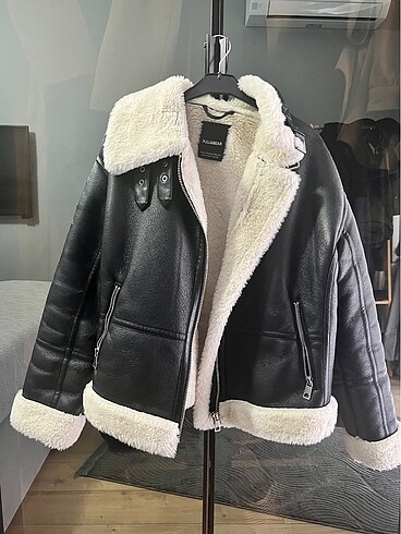 Pull and Bear Deri mont