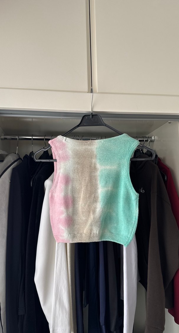 Pastel Renkli Tie-Dye Örgü Crop Top — görsel 2/4