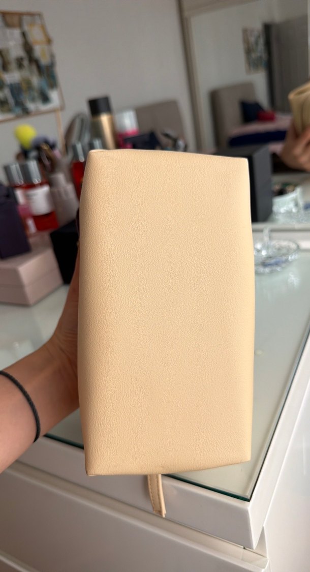Bvlgari Emirates Business Class Bej Deri Makyaj Çantası — görsel 6/8
