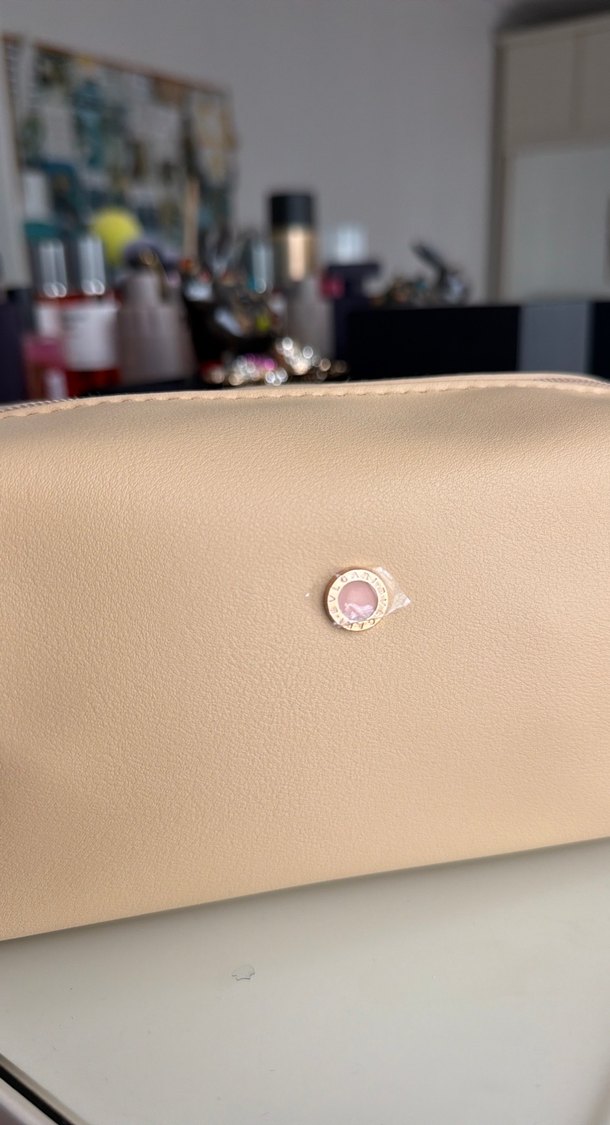 Bvlgari Emirates Business Class Bej Deri Makyaj Çantası — görsel 2/8