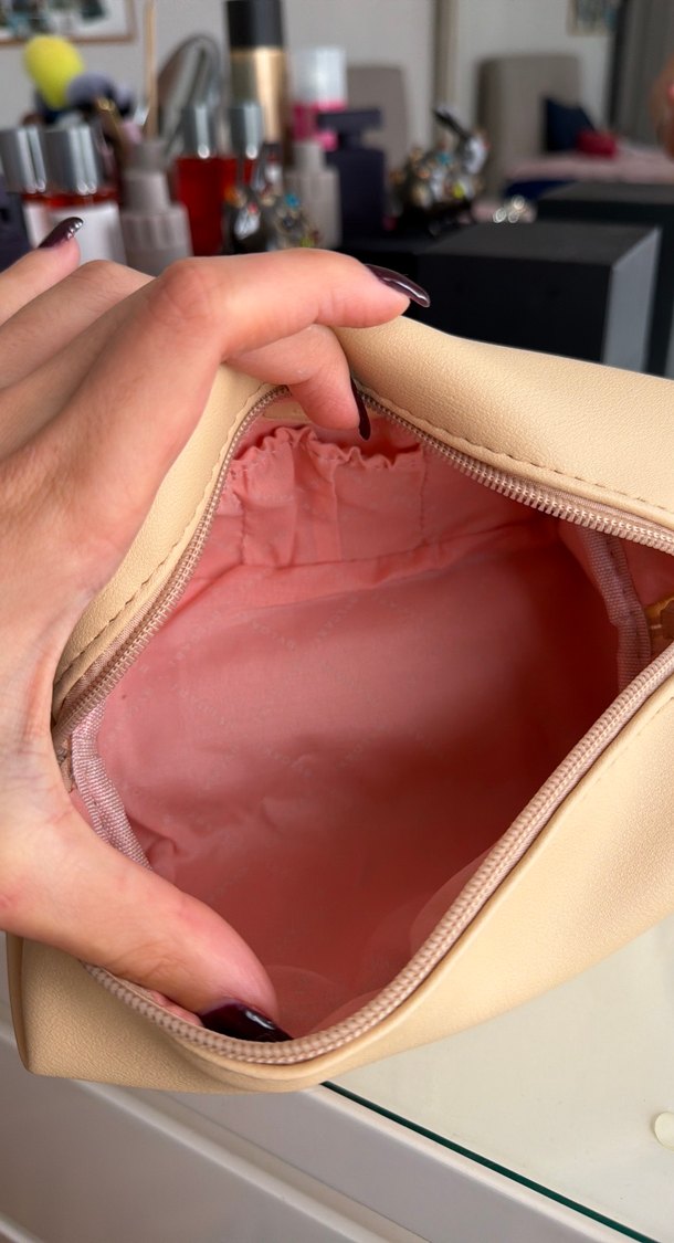 Bvlgari Emirates Business Class Bej Deri Makyaj Çantası — görsel 7/8