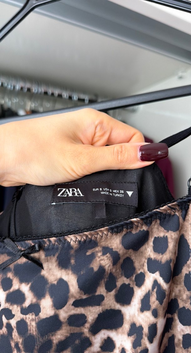Zara Leopar Desenli Saten Elbise — görsel 4/8