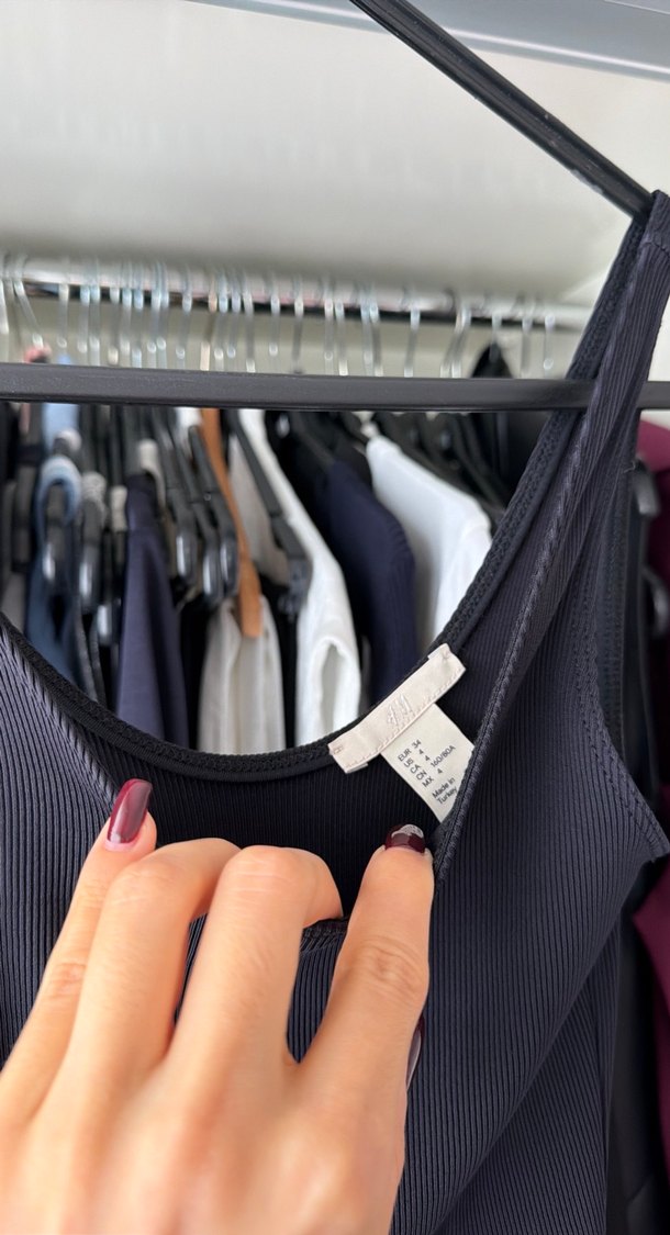 H&M Vücudu Saran Uzun Kolsuz Elbise — görsel 2/6