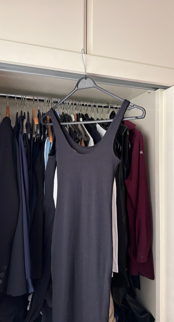 H&M Vücudu Saran Uzun Kolsuz Elbise — görsel 4/6