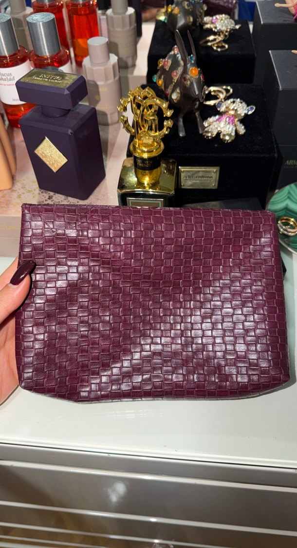 Sisley Bordo Örgü Desenli Şık Makyaj Çantası — görsel 2/6