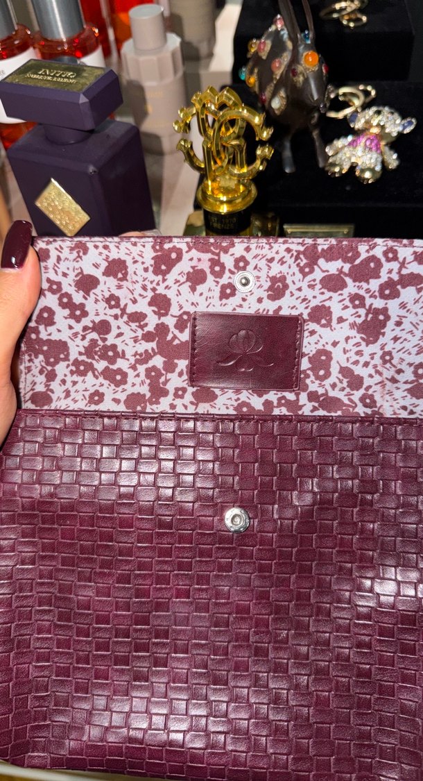 Sisley Bordo Örgü Desenli Şık Makyaj Çantası — görsel 3/6