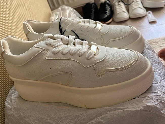 39 Beden beyaz Renk Bershka spor ayakkabı