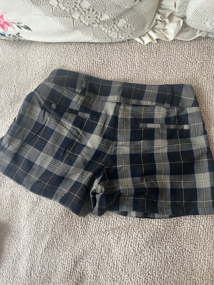 Düğmeli Kahverengi Ekose Mini Şort - Görsel 4