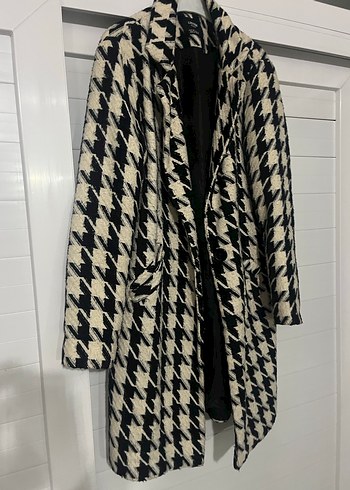 Kadın Siyah Beyaz Uzun Desenli Kaban - Görsel 2