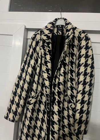 Kadın Siyah Beyaz Uzun Desenli Kaban - Görsel 3