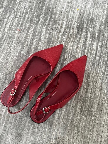 Zara kırmızı sivri burun babet