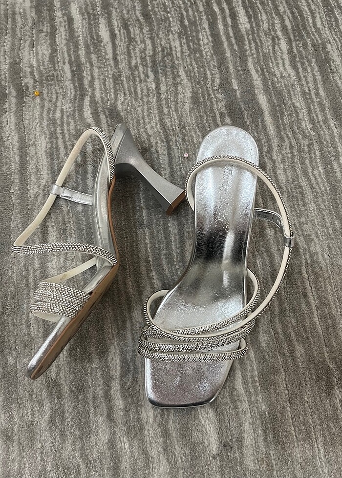 Simli topuklu ayakkabı - Görsel 2