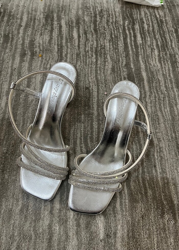 Simli topuklu ayakkabı - Görsel 3